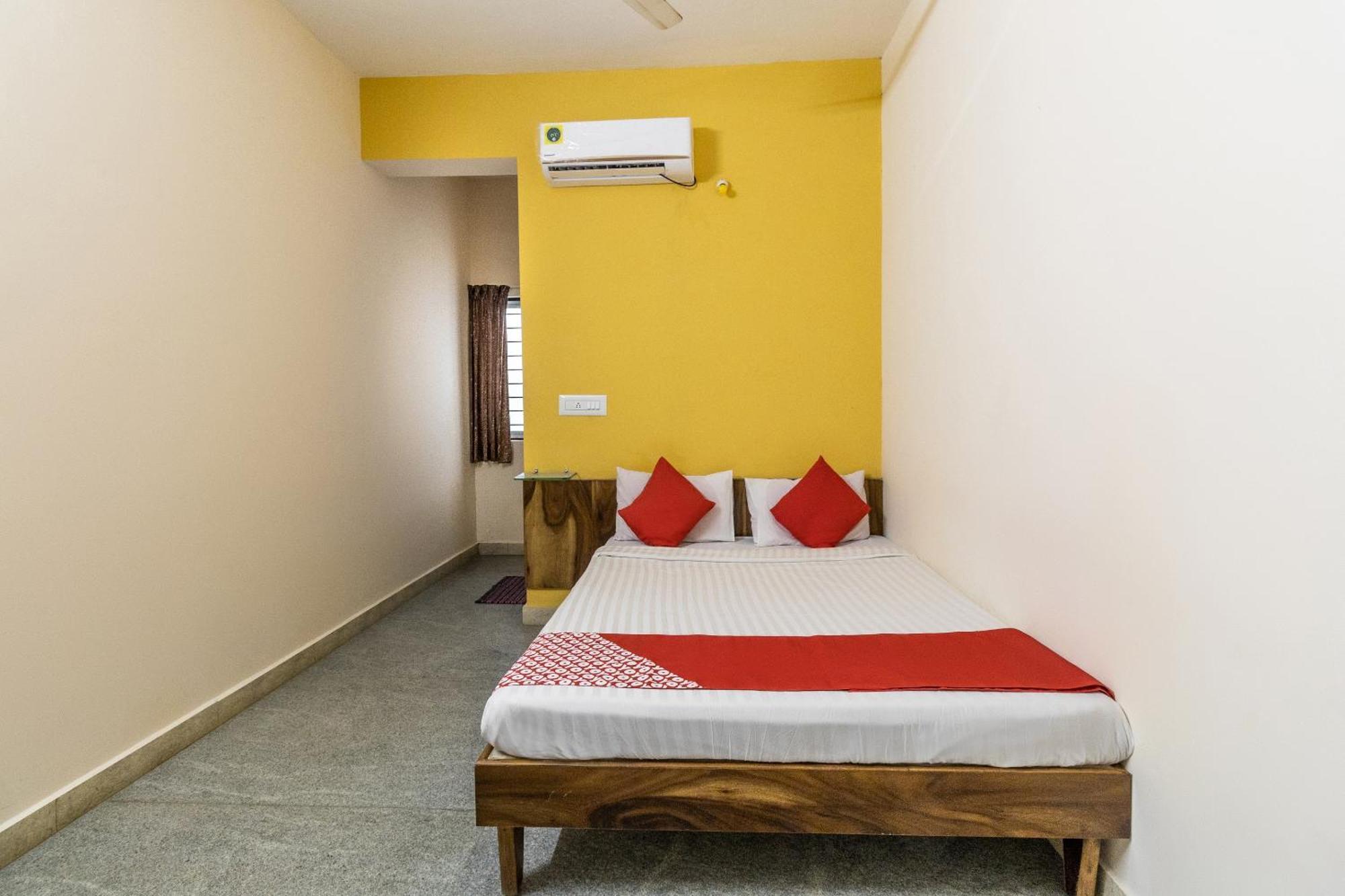 Hotel O Supriya Lodge Hasszan Kültér fotó