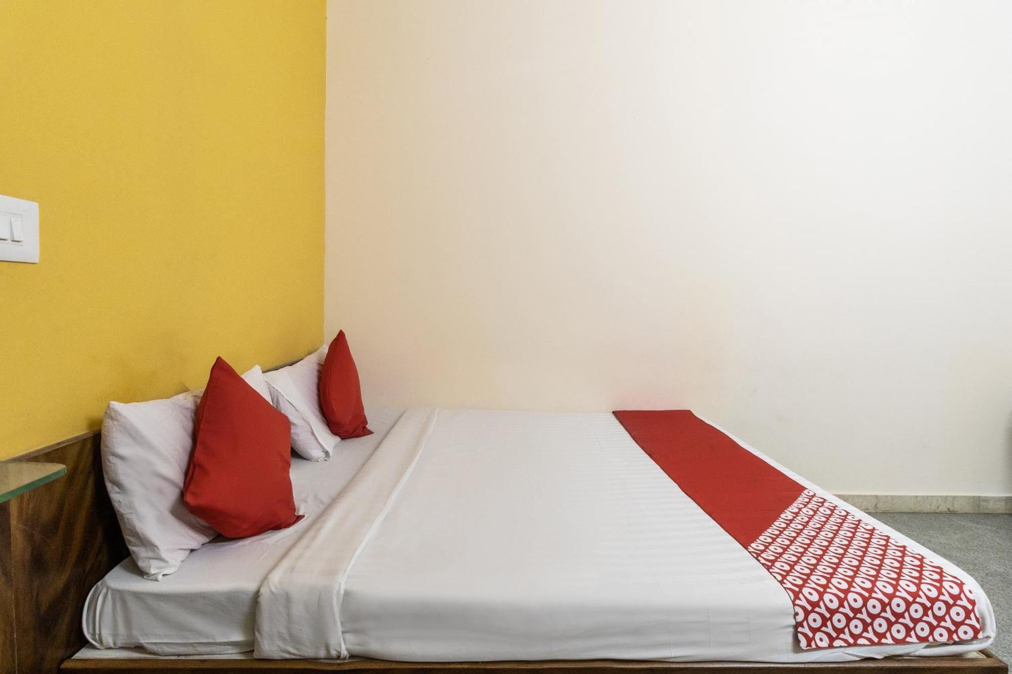 Hotel O Supriya Lodge Hasszan Kültér fotó