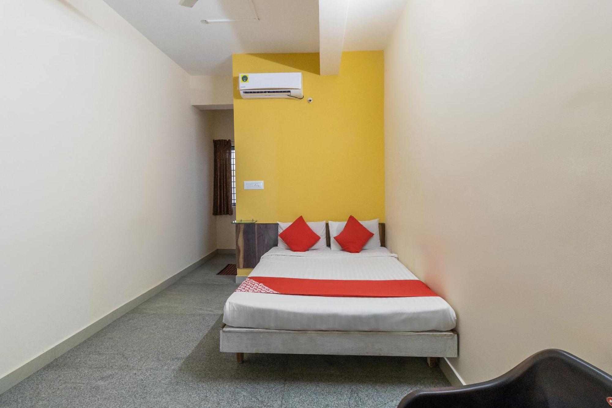 Hotel O Supriya Lodge Hasszan Kültér fotó