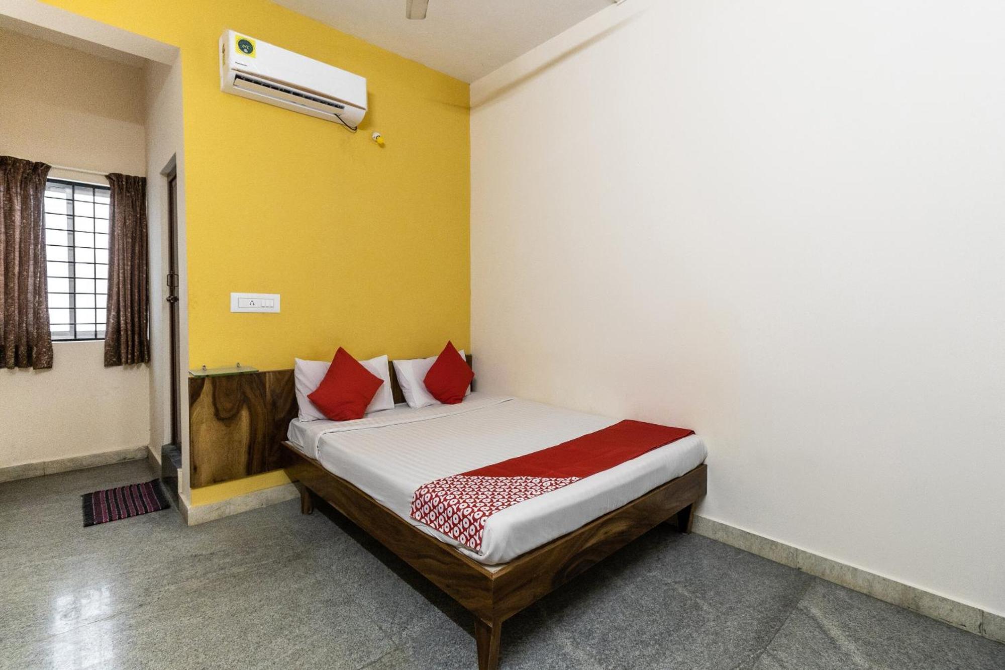 Hotel O Supriya Lodge Hasszan Kültér fotó