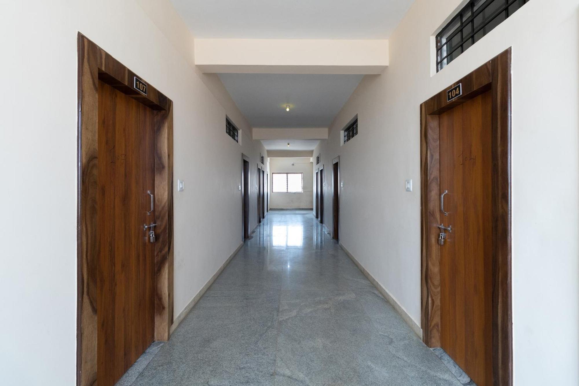 Hotel O Supriya Lodge Hasszan Kültér fotó