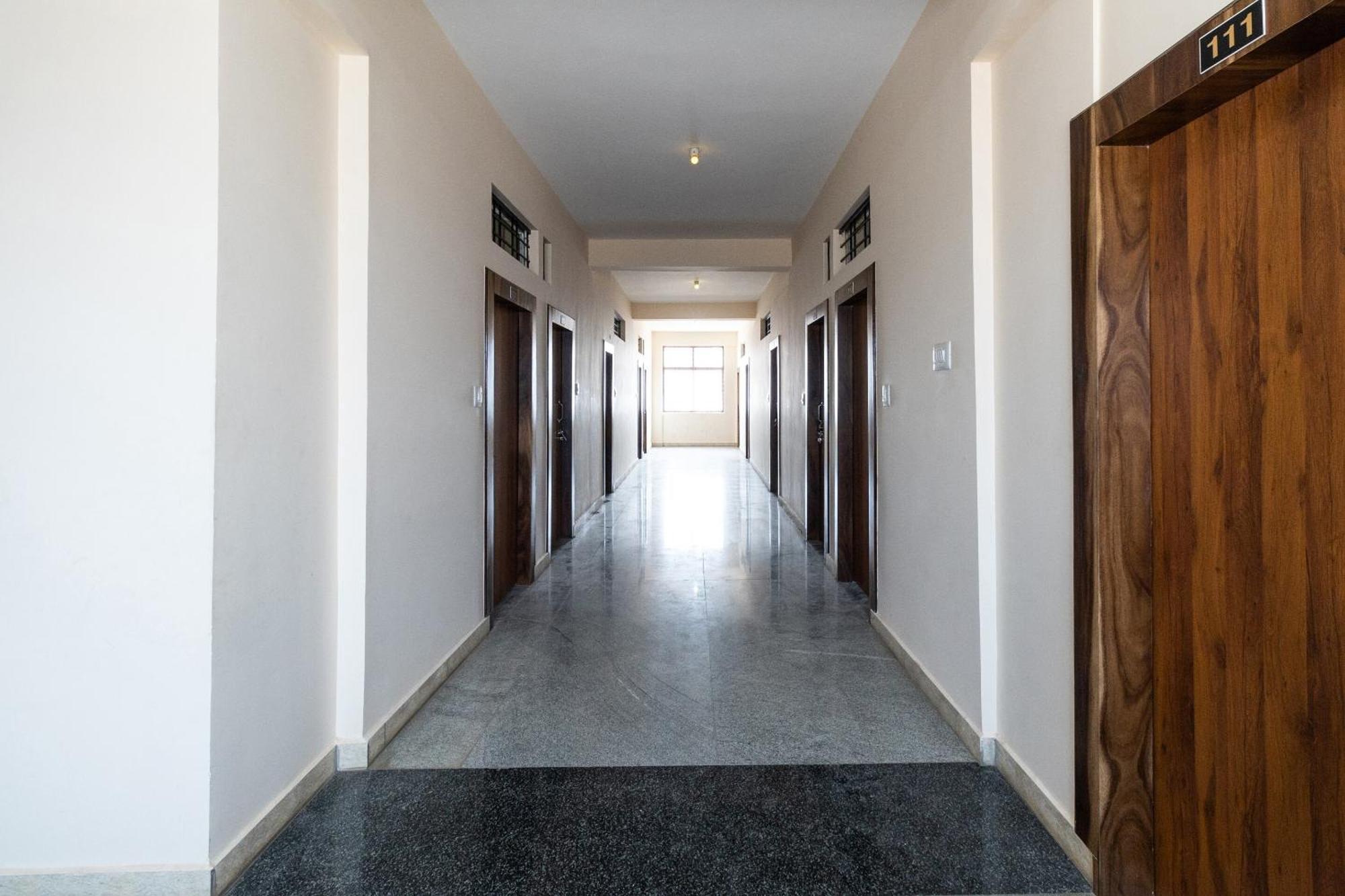 Hotel O Supriya Lodge Hasszan Kültér fotó