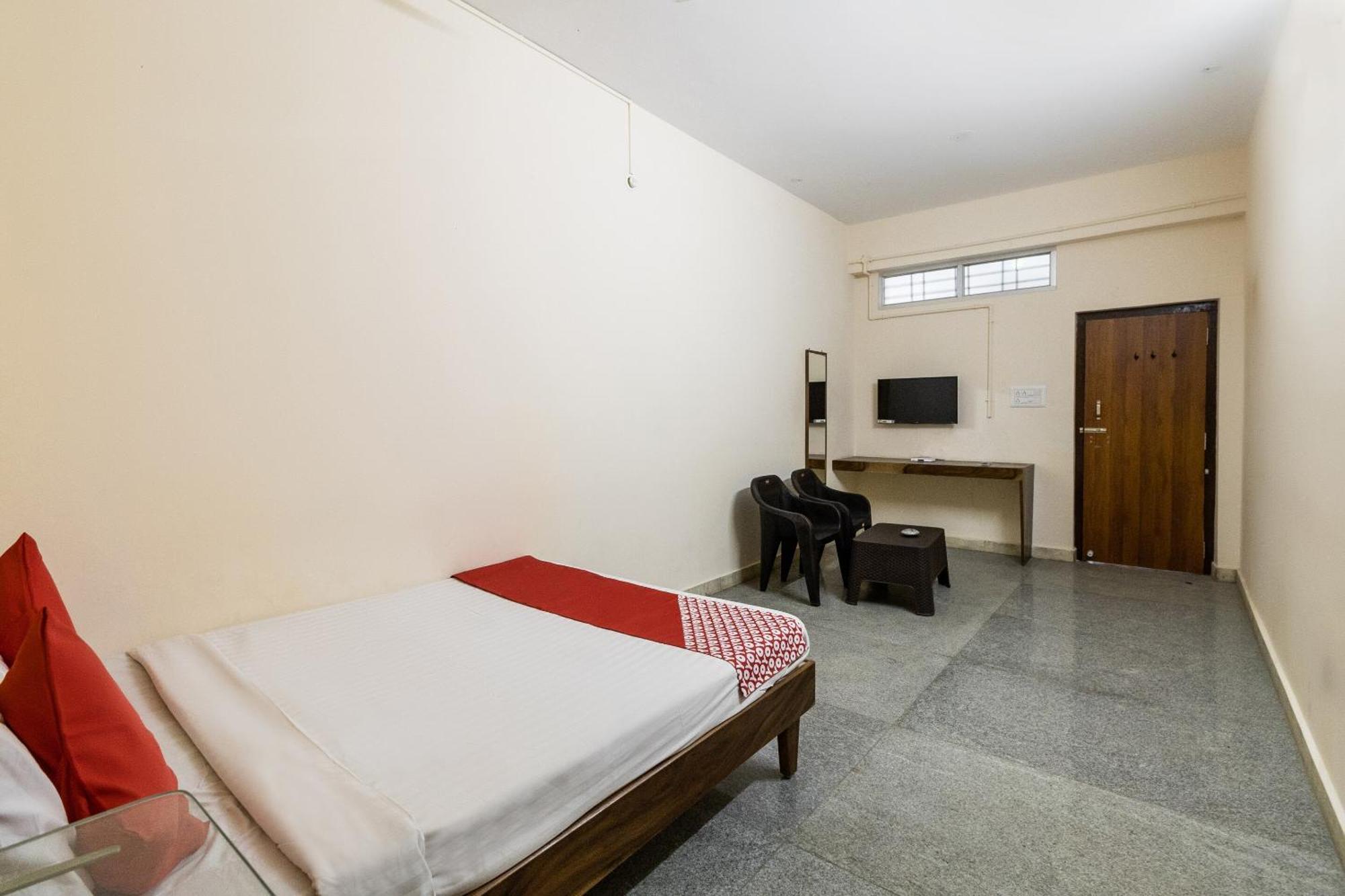 Hotel O Supriya Lodge Hasszan Kültér fotó