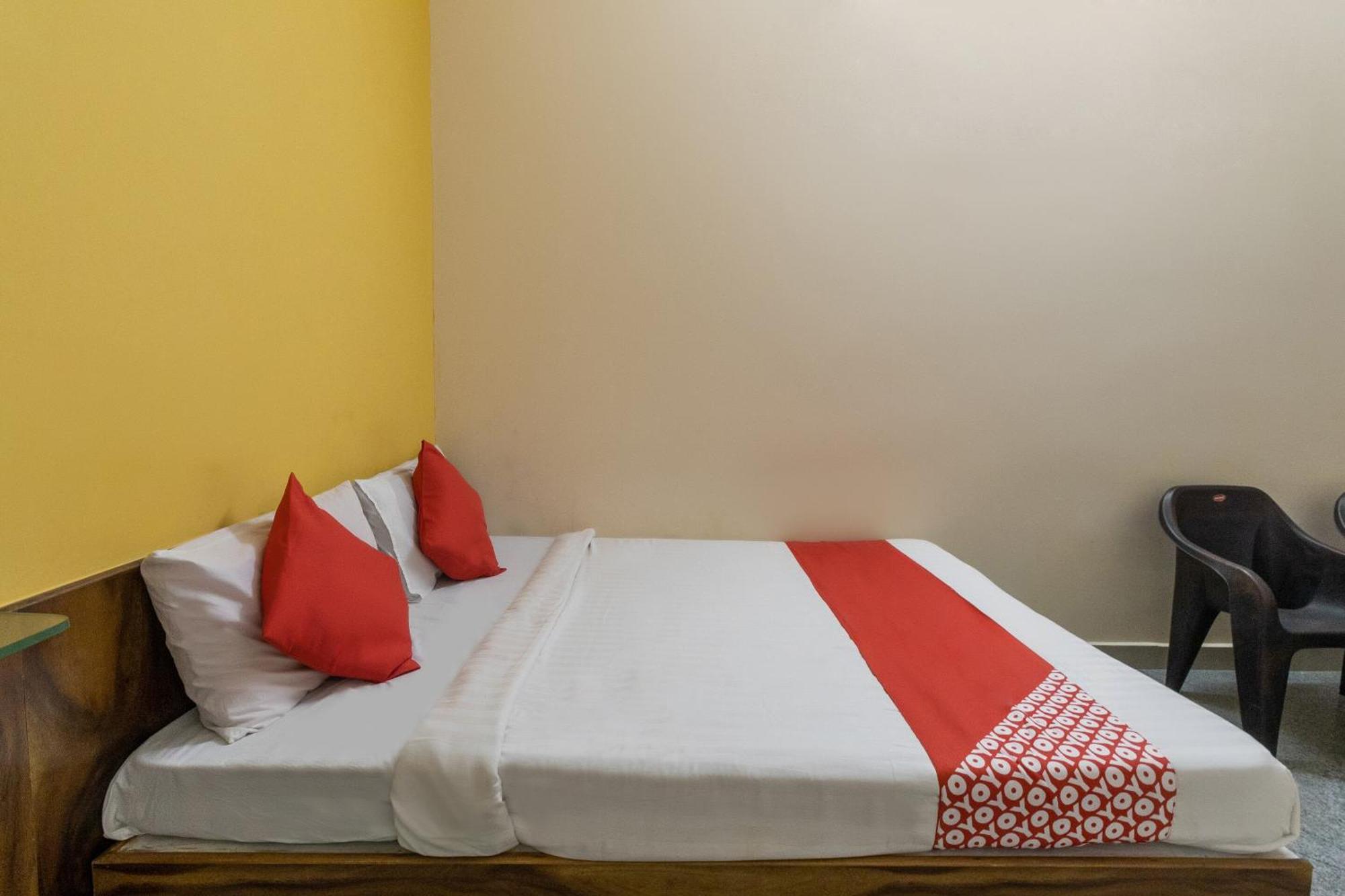 Hotel O Supriya Lodge Hasszan Kültér fotó