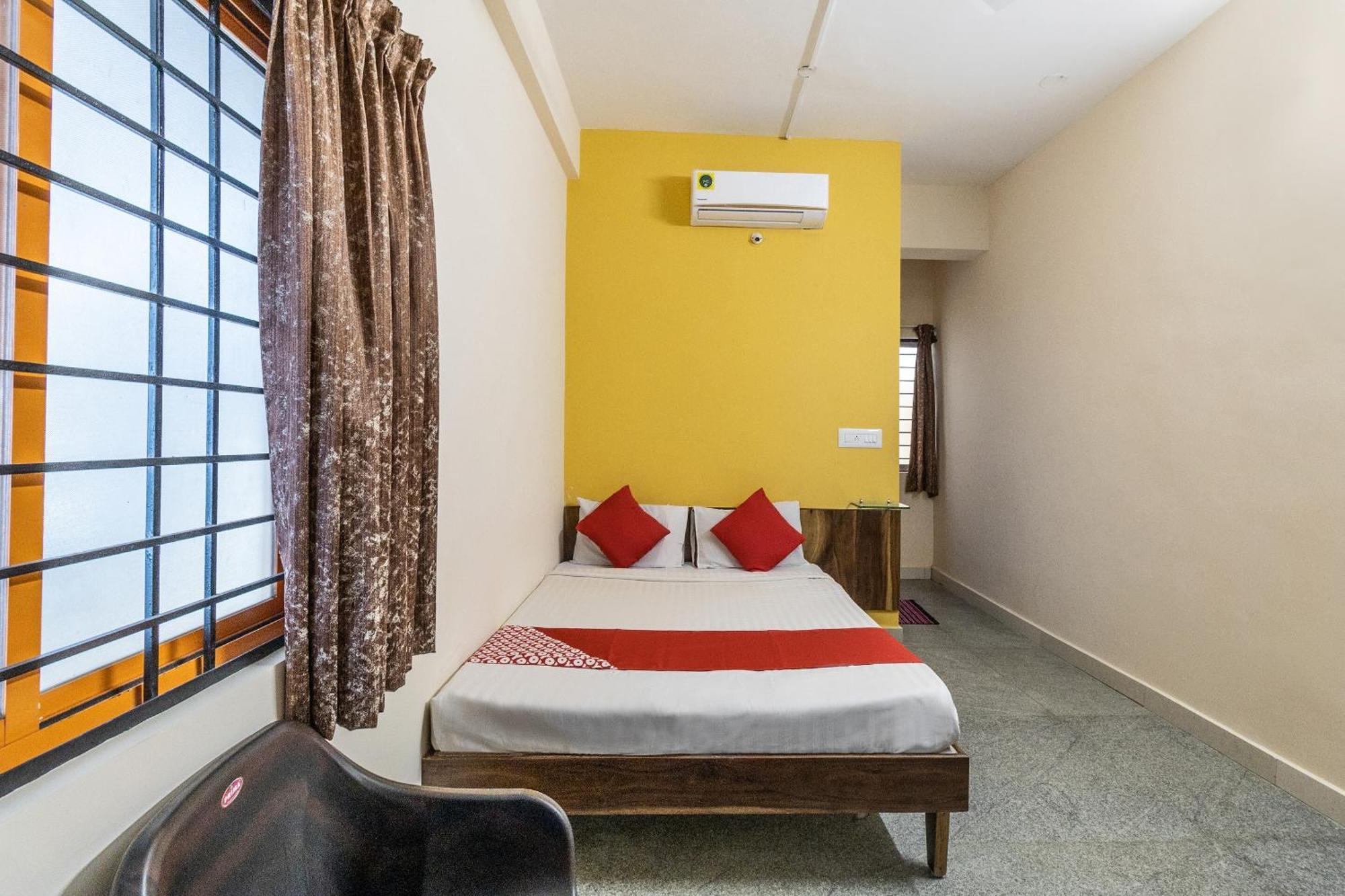 Hotel O Supriya Lodge Hasszan Kültér fotó